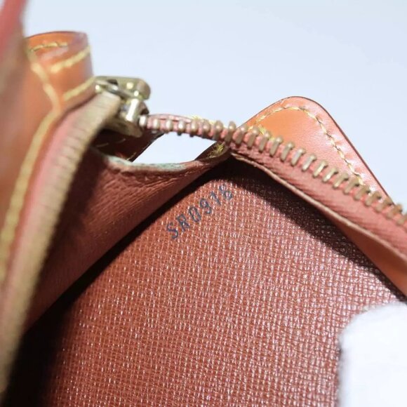 LOUIS VUITTON Epi Pochette Homme Clutch Bag Zipangu Gold - Picture 13 of 16